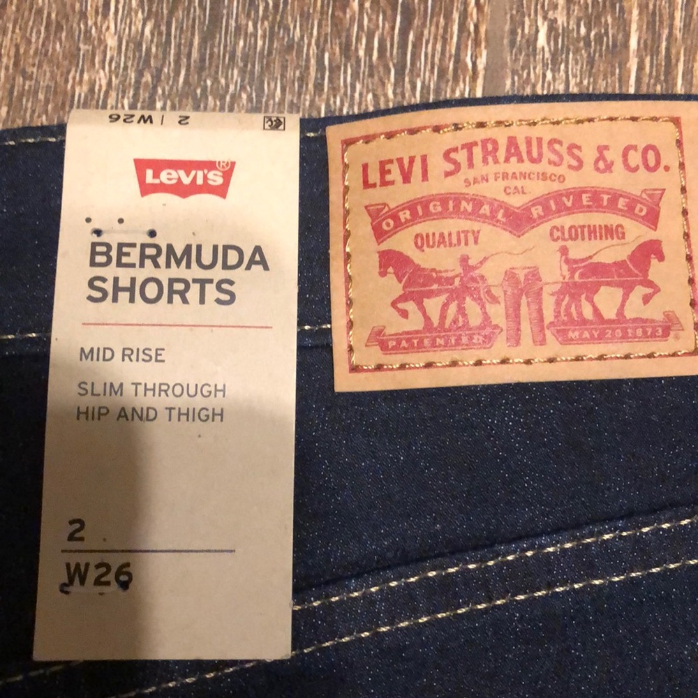 NWT Levi’s Bermuda Women’s Shorts Size 26 - Picture 5 of 5